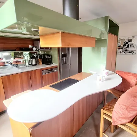 New 1 Bedroom Flat In Center - Gar68 Apartment