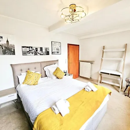 New 1 Bedroom Flat In Center - Gar68 *