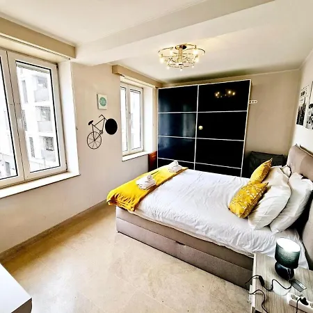 New 1 Bedroom Flat In Center - Gar68 *