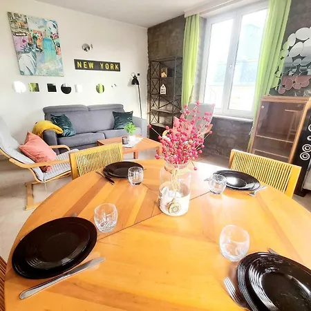 New 1 Bedroom Flat In Center - Gar68 *